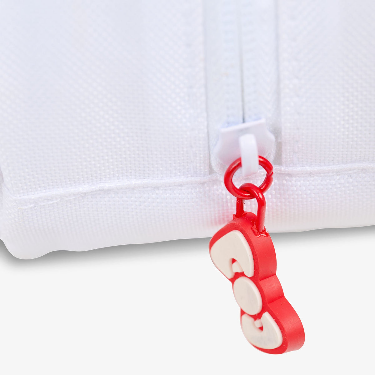 hello-kitty-classic-fanny-pack-e0 00027928-Z_dc7d98b6-a3de-44af-a6a0-8e12d74fa9d0.jpg