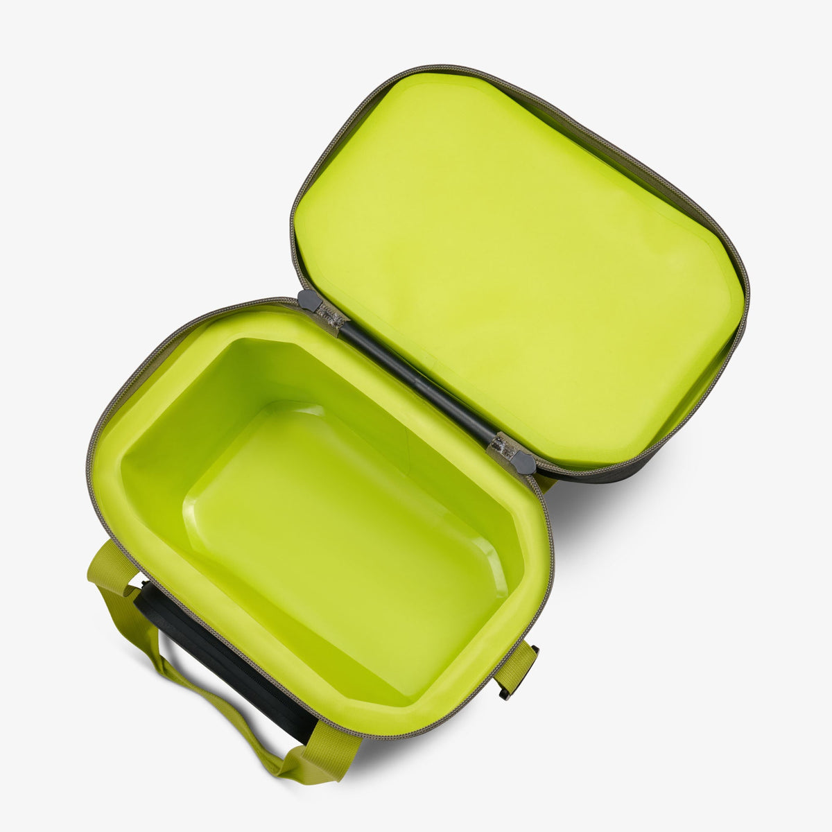 trailmate-18-can-cooler-bag-s8 00066772-O2.jpg